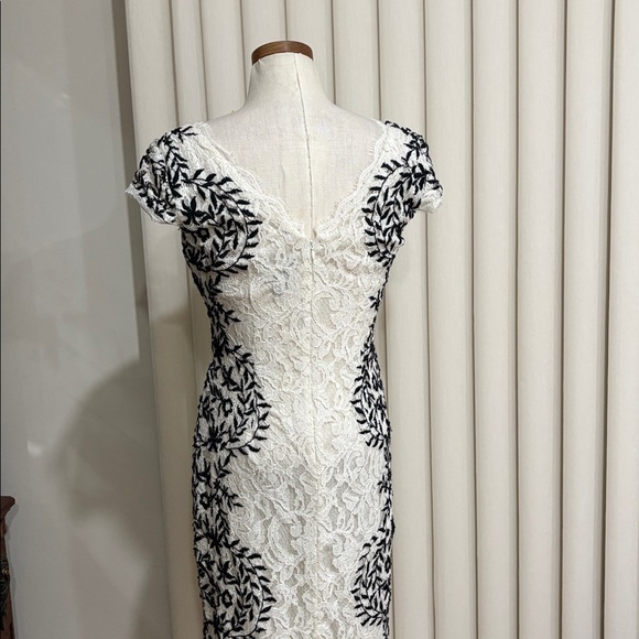 Adrianna Papell White Lace black embroidered sides Midi sheath Dress  V neck 6 - Picture 2 of 16